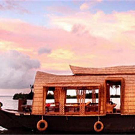 Отель Marvel Cruise Alappuzha Экстерьер фото