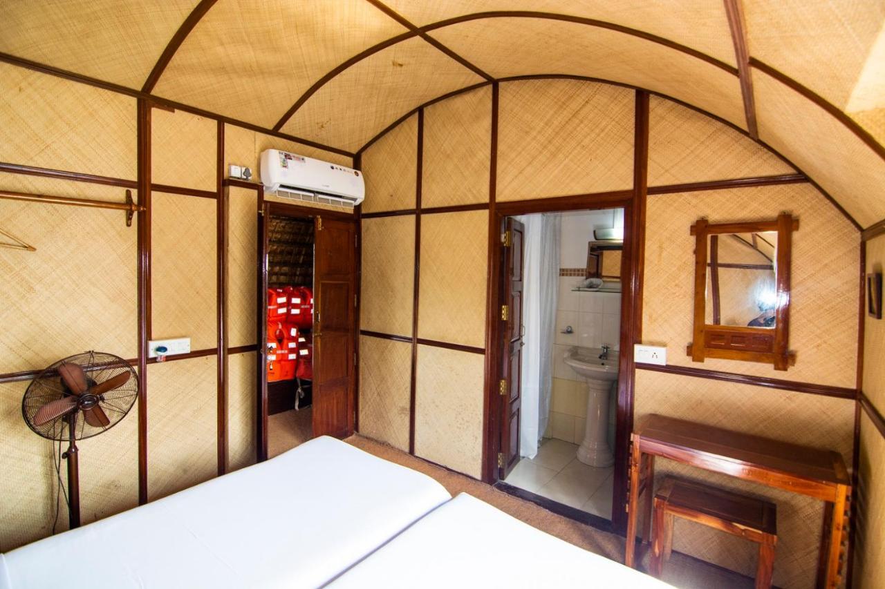 Отель Marvel Cruise Alappuzha Экстерьер фото