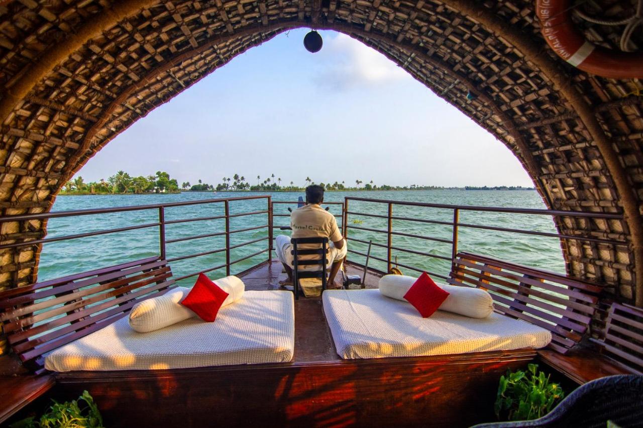 Отель Marvel Cruise Alappuzha Экстерьер фото