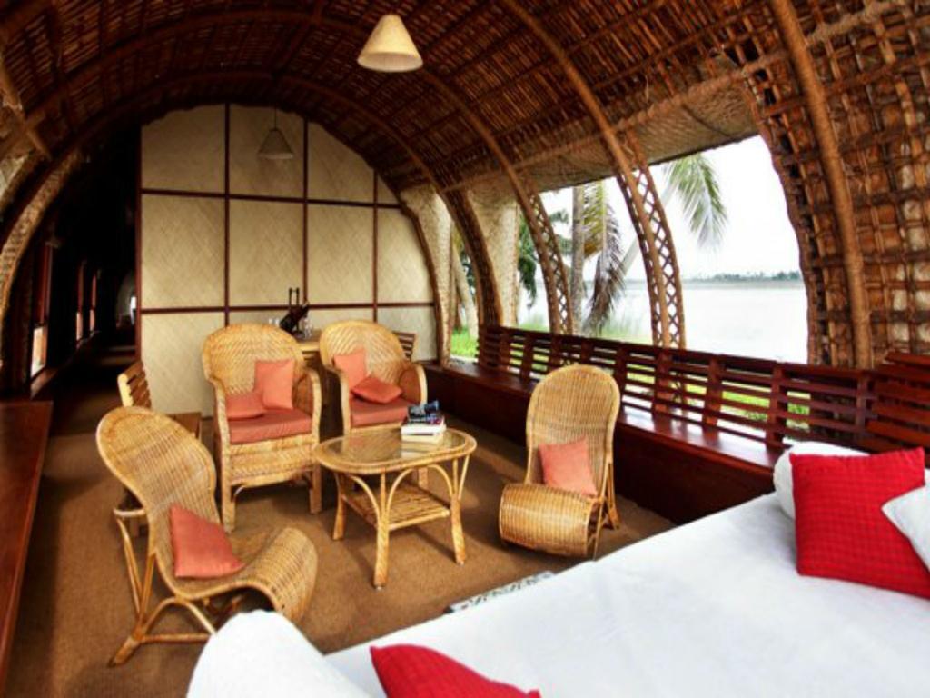 Отель Marvel Cruise Alappuzha Экстерьер фото