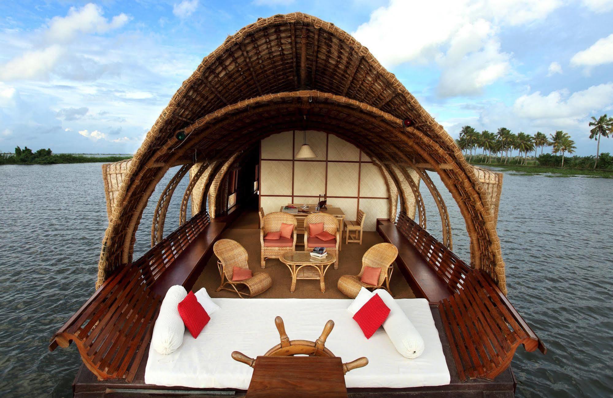 Отель Marvel Cruise Alappuzha Экстерьер фото