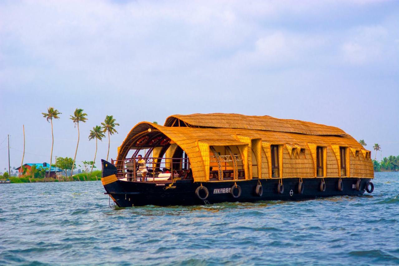 Отель Marvel Cruise Alappuzha Экстерьер фото