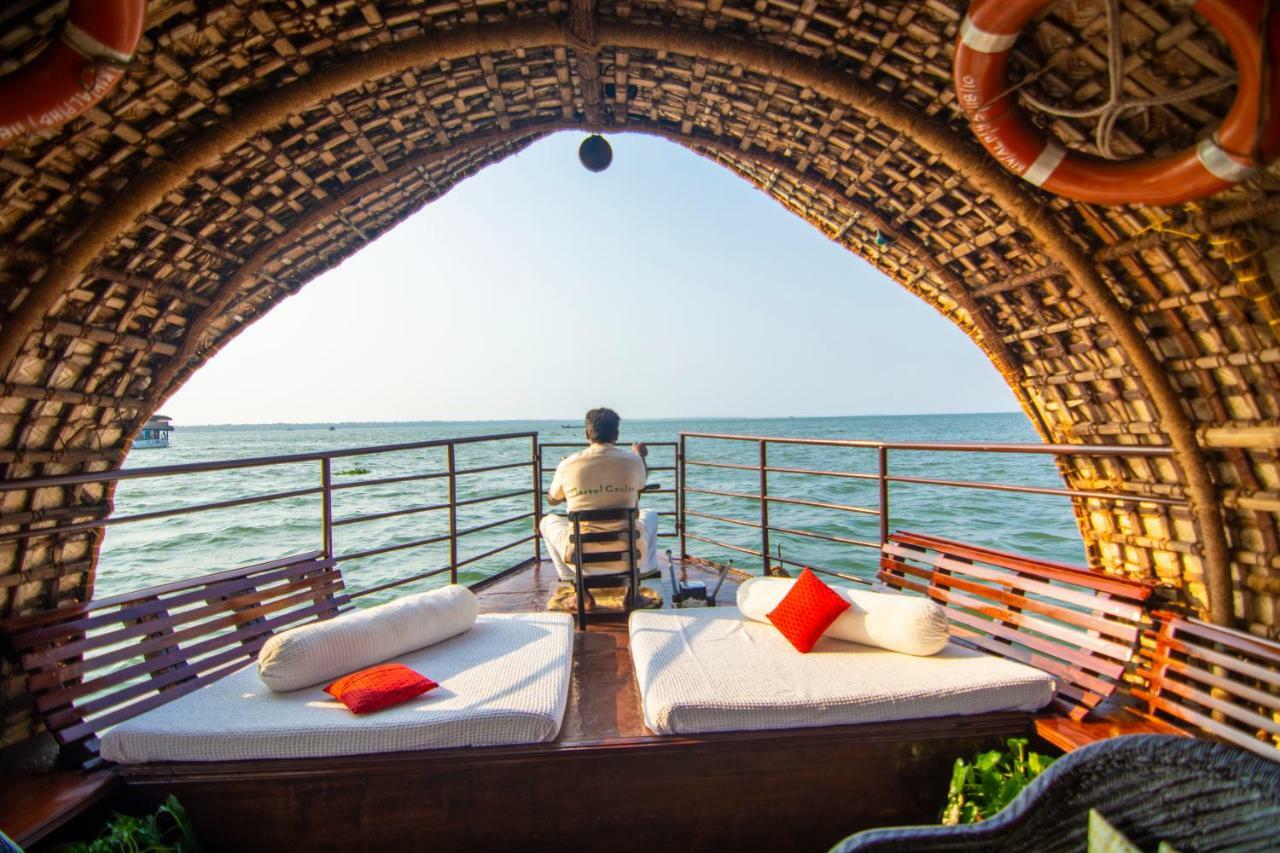 Отель Marvel Cruise Alappuzha Экстерьер фото